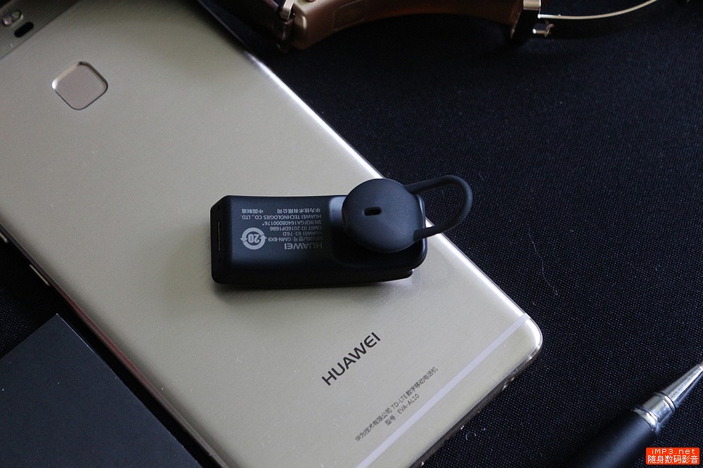 华为手环b3值得买吗,华为手环b3功能及价格