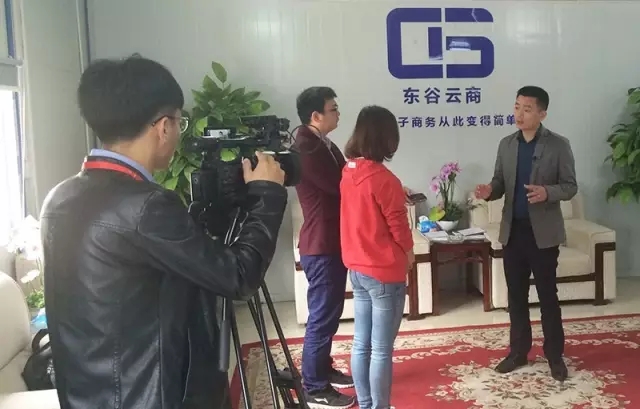 从摆地摊起家的人,从摆摊起家成50家公司老总