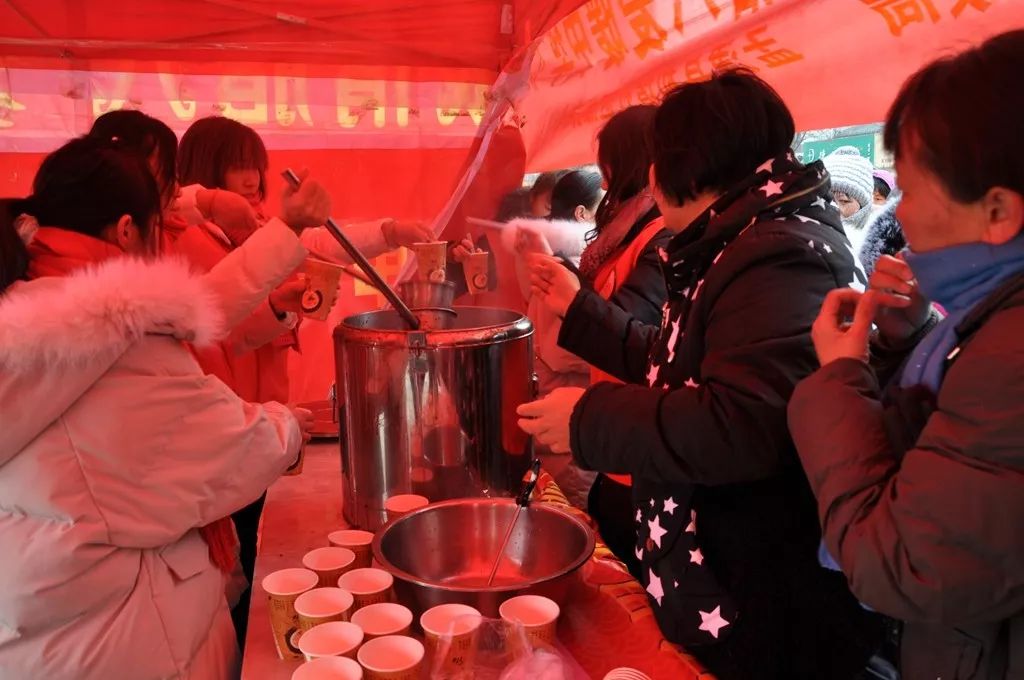 「聚焦」“情暖腊八爱暖中华”公益送粥活动温暖津城