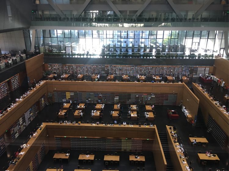 和小屁孩们一起出去玩的视频,和小屁孩玩的一天