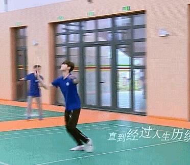 鹿晗踢足球什么水平啊,鹿晗踢足球偶像