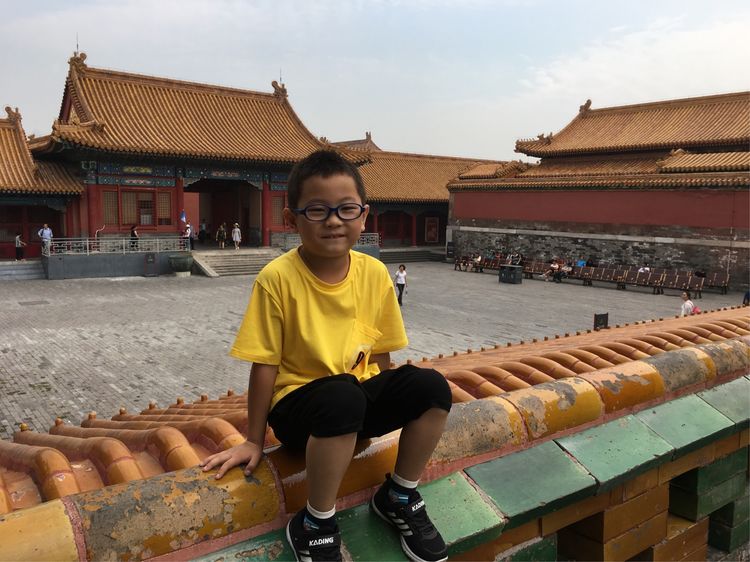 和小屁孩们一起出去玩的视频,和小屁孩玩的一天