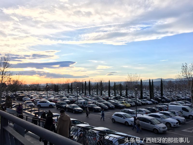 西班牙马德里购物村2018.1.20日实拍-很多世界大牌都有折扣