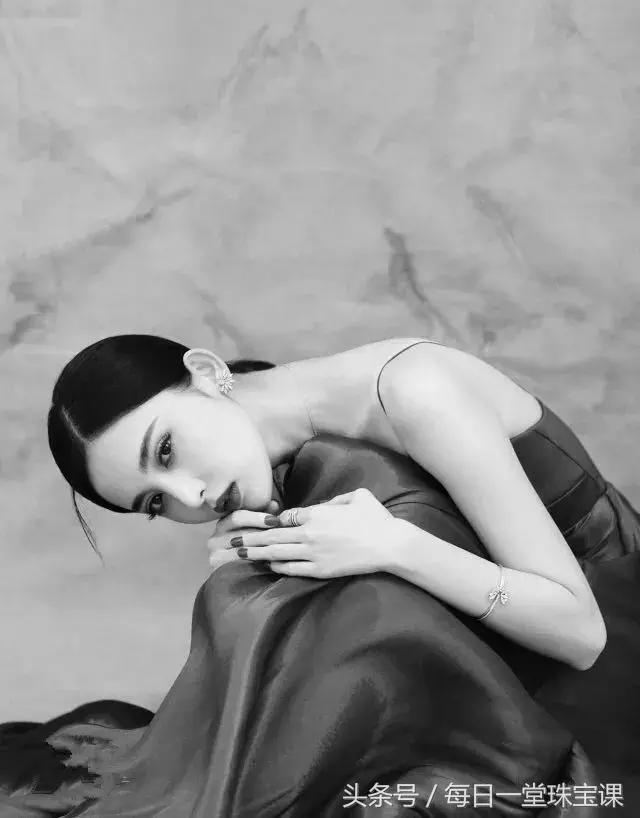 有些人戴玉珠手串真的看起来很土,一条漂亮的手串少不了好看的配饰