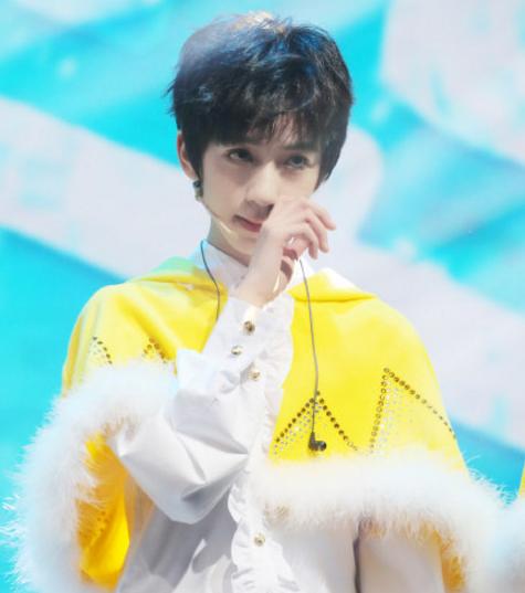 tf家族兄弟们对贺峻霖的宠爱,tf家族贺峻霖几代