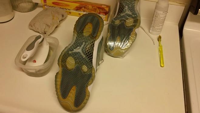 球鞋发黄清理,球鞋发黄怎么变白