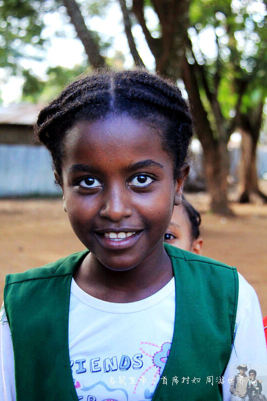 埃塞有块任性草坪:大部分时间是足球场,偶尔是机场,有时还混用