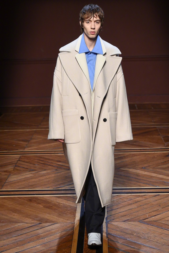 巴黎男装周berluti2019秋冬男装,2018年秋冬巴黎时装周chanel秀场