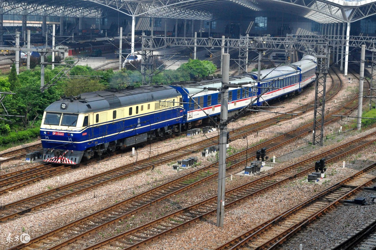 成都到稻城亚丁报团旅游费用,成都到稻城亚丁可以坐大巴去了吗