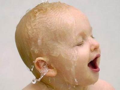 耳朵进水用棉签弄过有血丝,防止宝宝耳朵进水小妙招