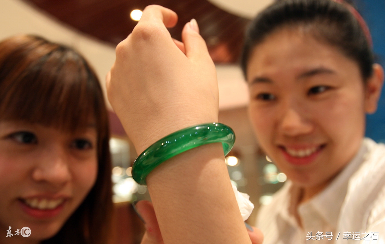 6-7千元翡翠手镯,翡翠手镯成色与价格