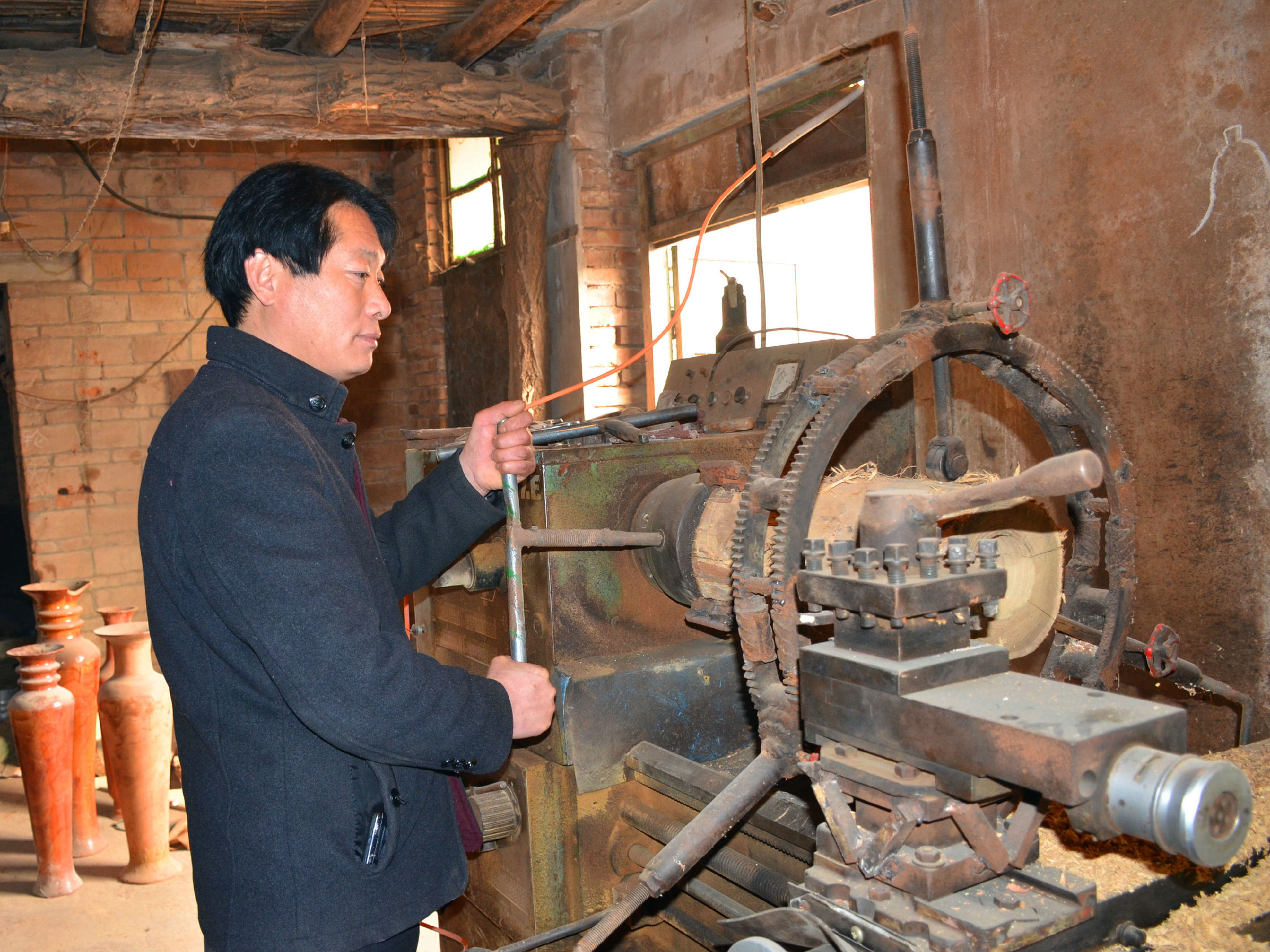 农民发明的新型花盆,农村制作花瓶