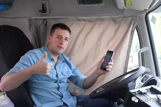 飞速行驶的大货车,飞速的货车