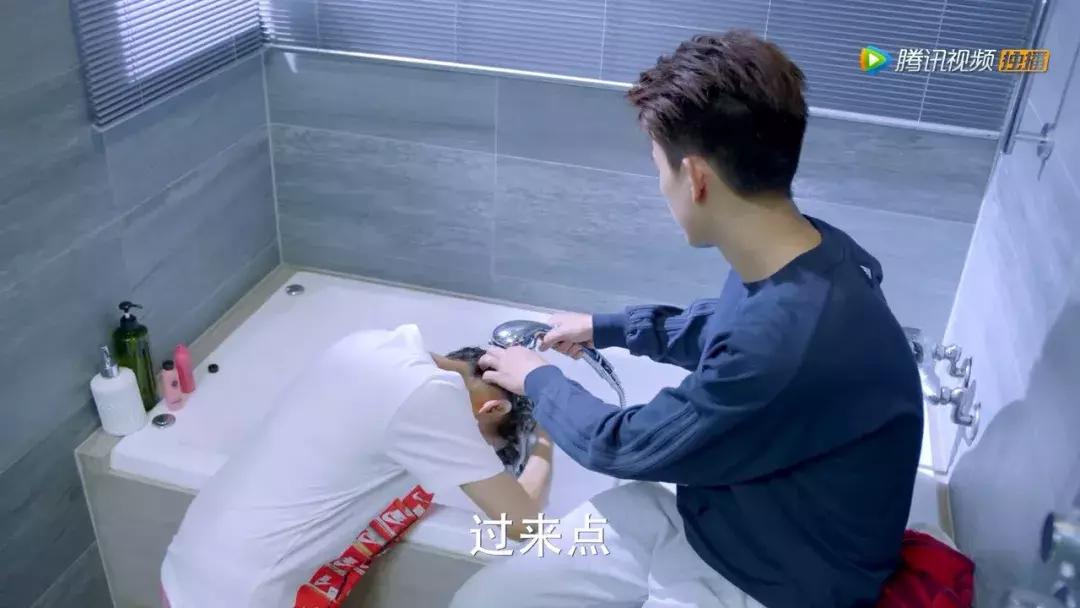 灰姑娘的故事说100年不厌,还不是心里怀揣一个李泽言么