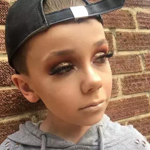 儿童一步一步教你学化妆,小孩一步一步教你学化妆