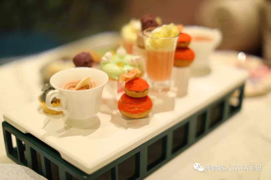 一不留神就掉进坑里,一不留神就会掉进一个大坑