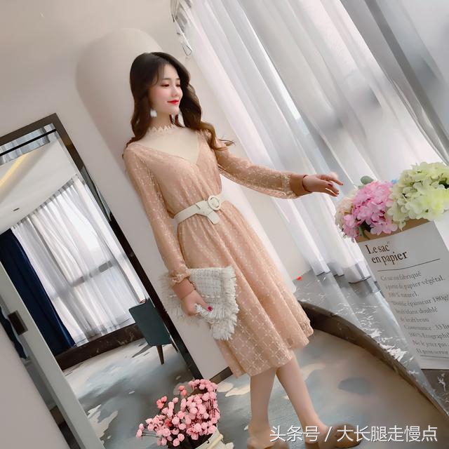 2022春季连衣裙收腰显瘦黑白配,适合秋冬穿的显瘦连衣裙新款