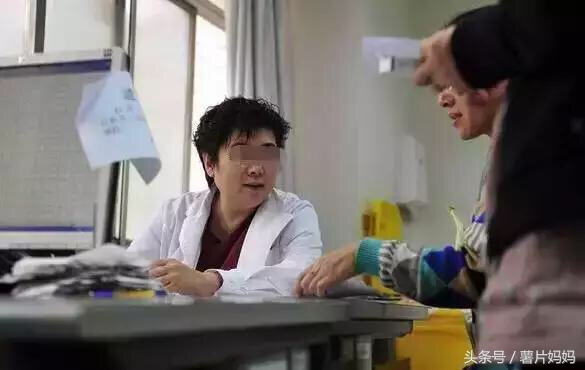 剖腹产六十天后伤口出血怎么回事,剖腹产60天了还流黄水怎么回事