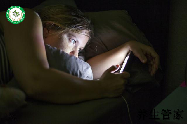 晚上老是想熬夜怎么办,熬夜会让你头昏脑胀