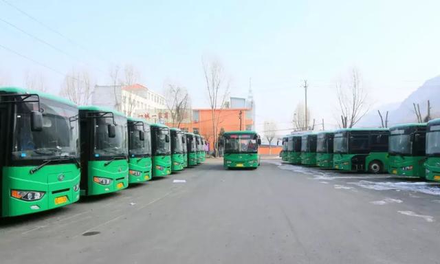 最新小型纯电动公交车,新能源电动公交车起步平顺