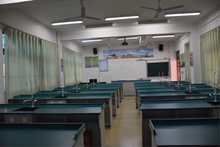 学生成长的沃土师生眷恋的乐园一一八桂绿城小学2017年工作汇报