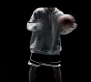 小学生篮球障碍物运球训练,青少年篮球培训班运球训练