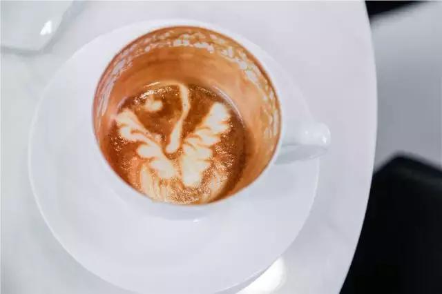 用一次性杯子喝咖啡喝出痰,用一次性杯子喝咖啡