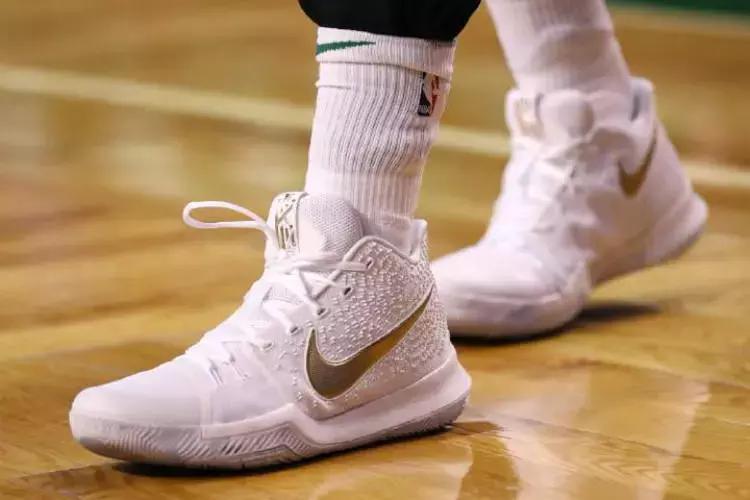 看欧文打球的反应,看到了欧文的影子