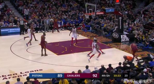 科沃尔倒地扑球,科沃尔接球瞬间