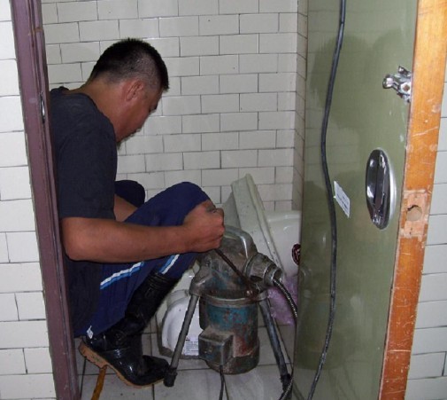 觉得工资低了又找不到工作咋办,最奇葩的五个高薪职业你愿意做吗