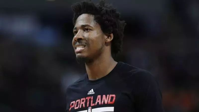 神奇！你看不见时，板凳席上竟然在发生这些事！