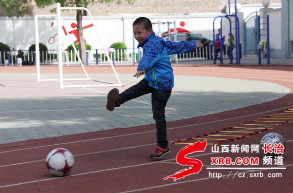 小学足球公开课热身活动,足球公开课放松活动