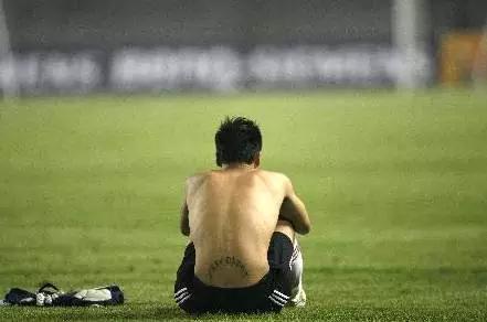 足球毕业季视频,毕业季不说再见歌曲