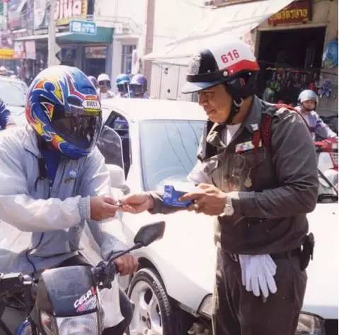 用套套挽救770万人生命！这个75岁泰国老头做到了！