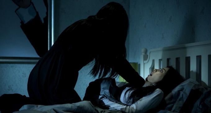 一个女人睡，却每天深夜能够听到枕边有男人的喘息声（三）