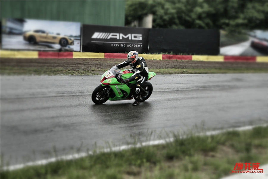 “旱鸭子与水怪”2016我是车手挑战赛首战摩托车组