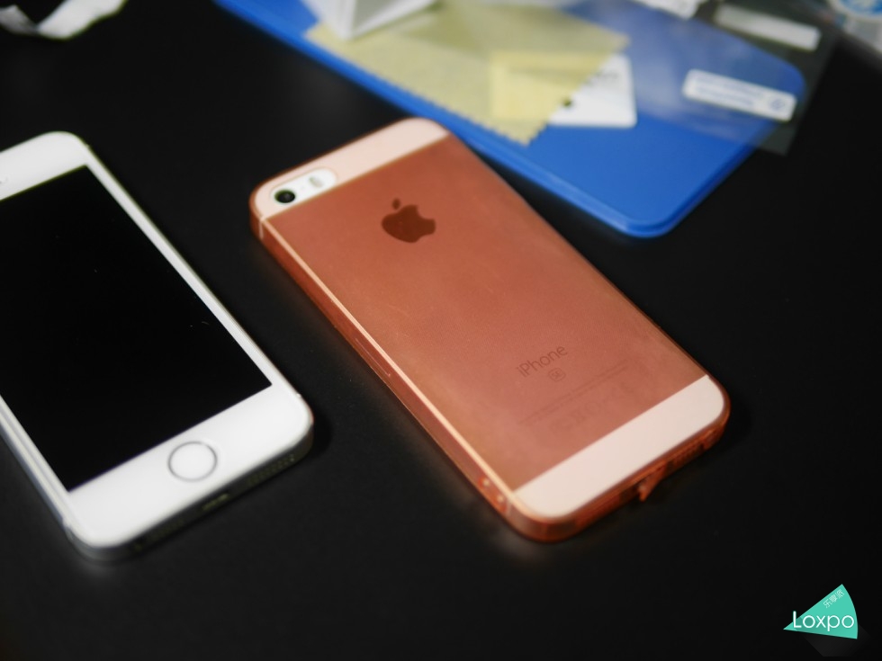 iPhoneSE港版64G玫瑰金开箱+自带吐槽