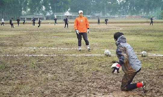 足球毕业季视频,毕业季不说再见字体