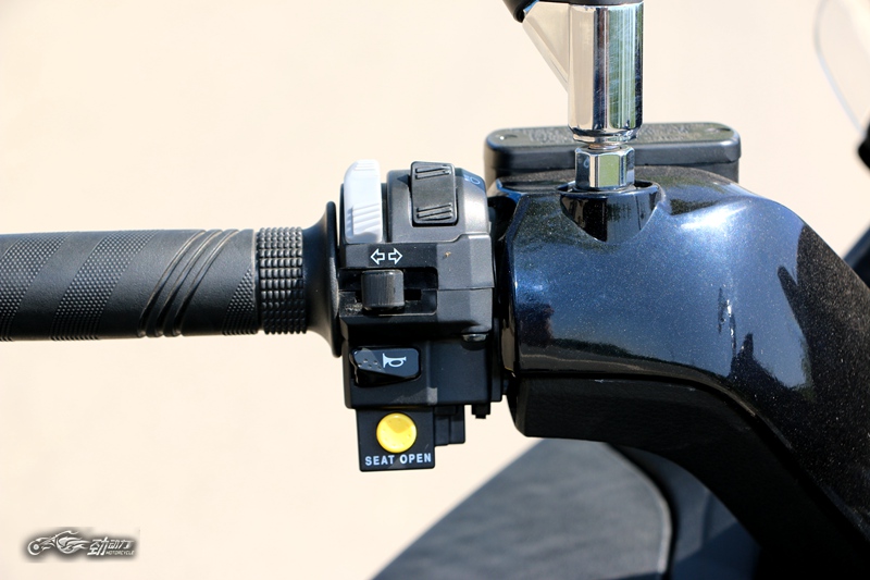 三阳踏板400max最新款,三阳maxsym400与宝马400踏板对比