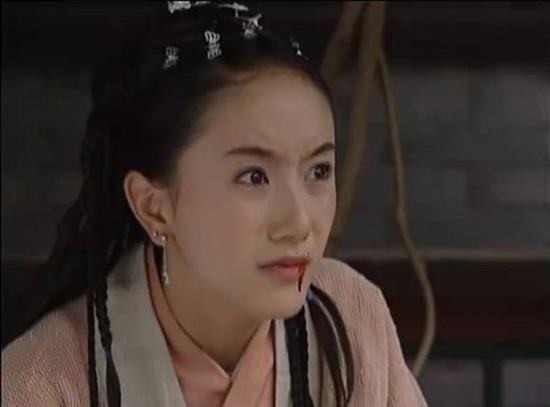 她16岁出道，19岁*款贷**养家，虽演技不俗，却一直不温不火