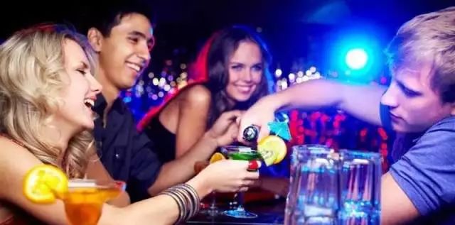 蜜月旅行的话去哪里比较好,蜜月旅游怎么样省钱