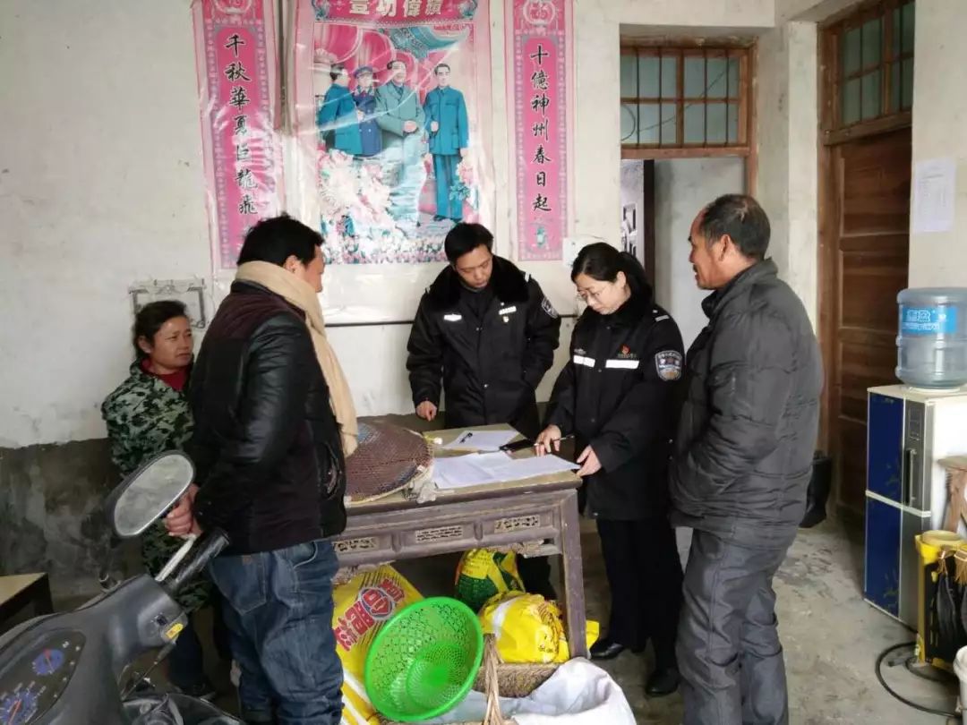 蜀黍出警后收到甜蜜礼物,警察蜀黍收到礼物