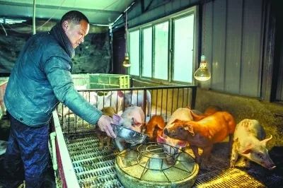 扶贫路上助力脱贫攻坚,脱贫攻坚第一线