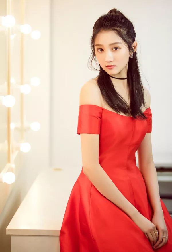 关晓彤奶茶店偶遇真人合照,关晓彤和奶茶妹妹的素颜照曝光