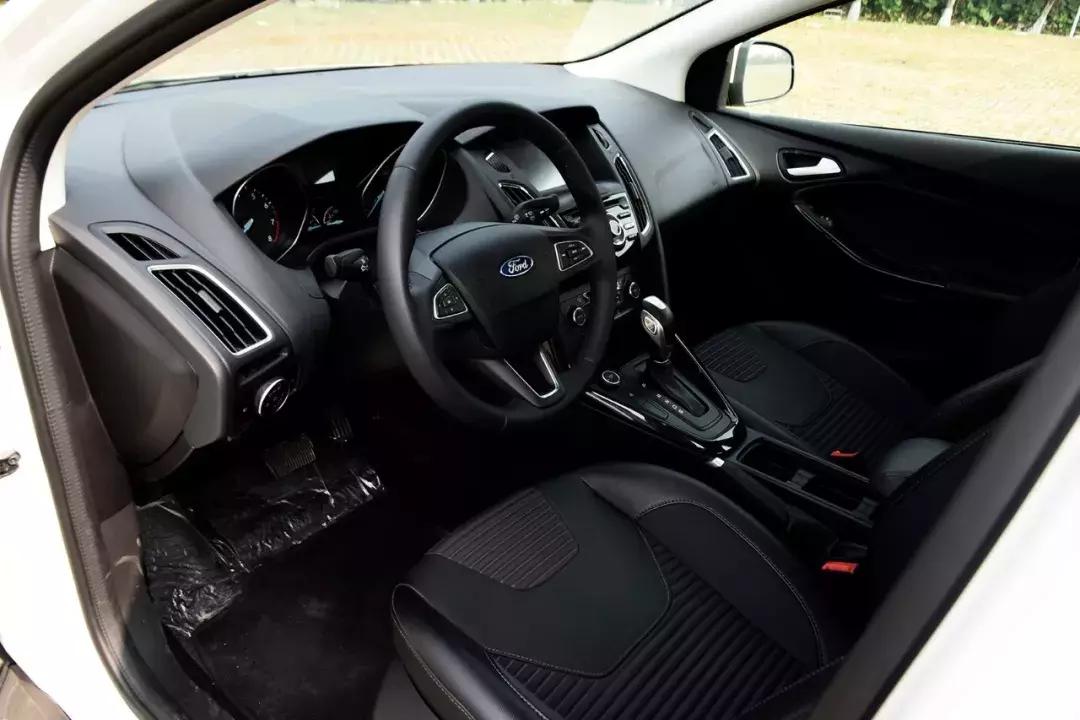 福特福克斯三厢ecoboost22款,福克斯2015款三厢ecoboost125自动