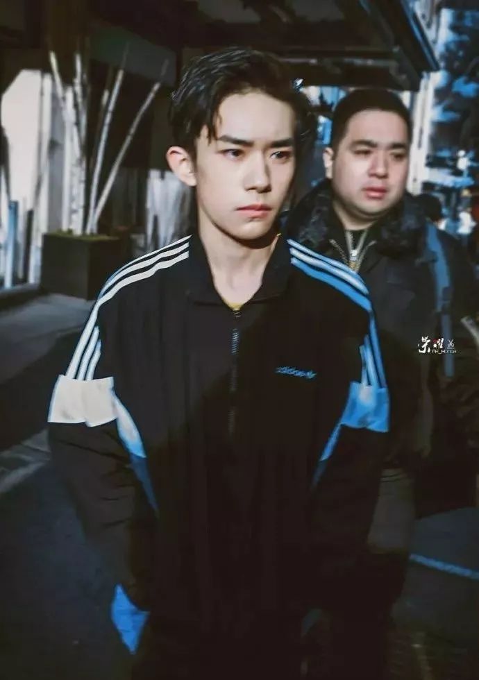 看了王俊凯王源千玺最近露额头的照片，撩妹能力max，女友粉暴涨