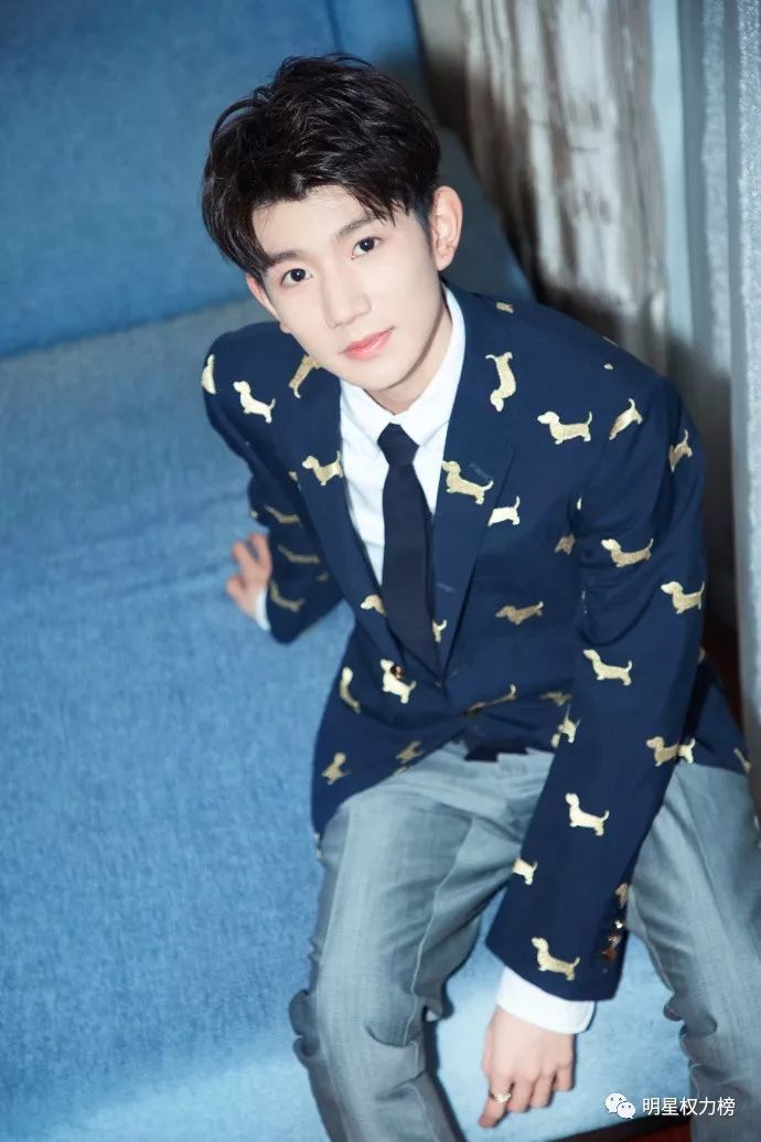 看了王俊凯王源千玺最近露额头的照片，撩妹能力max，女友粉暴涨