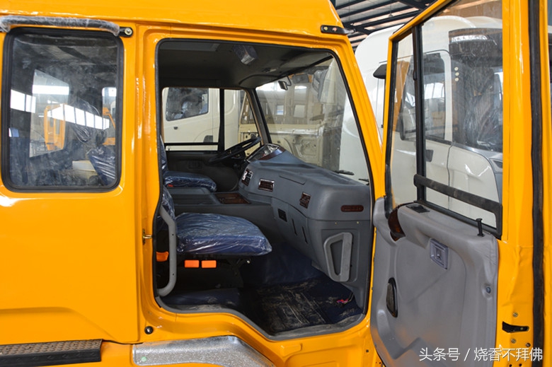 大公司走出来的随州手艺人，红岩金刚杰狮驾驶室一小时装一台