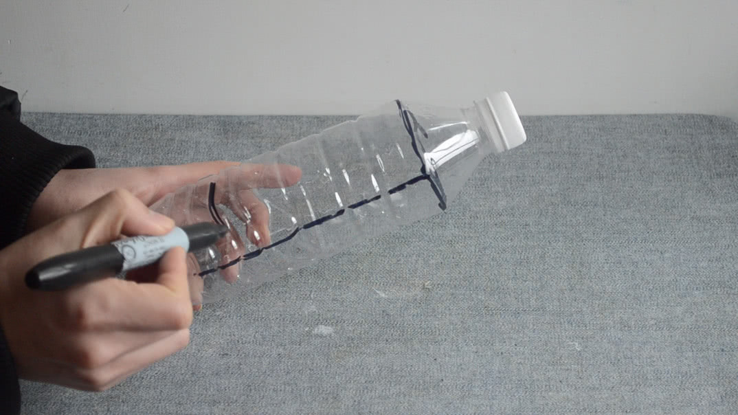 饮料瓶自制置物架,饮料瓶改置物架