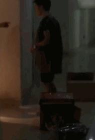 无论是面对业主还是外卖小哥，力天都散发着自己的温度